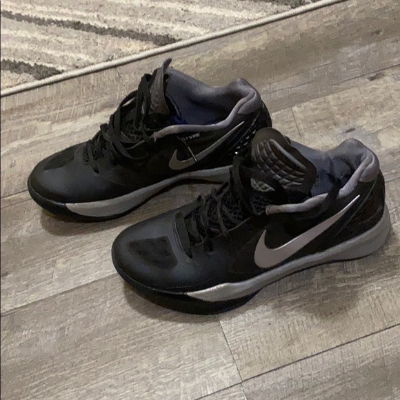 Size 8 Nike volleyball shoes! - Picture 1 of 8